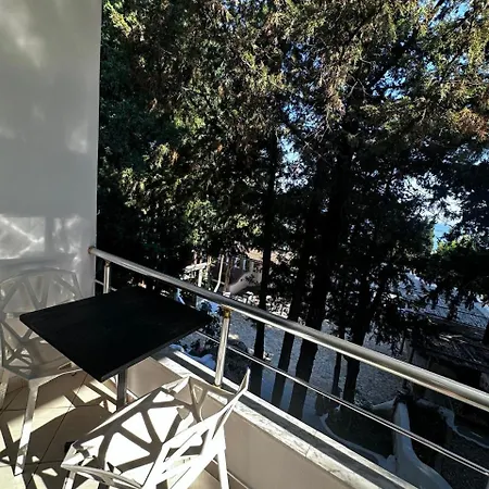 Hotel Dhermi 3*